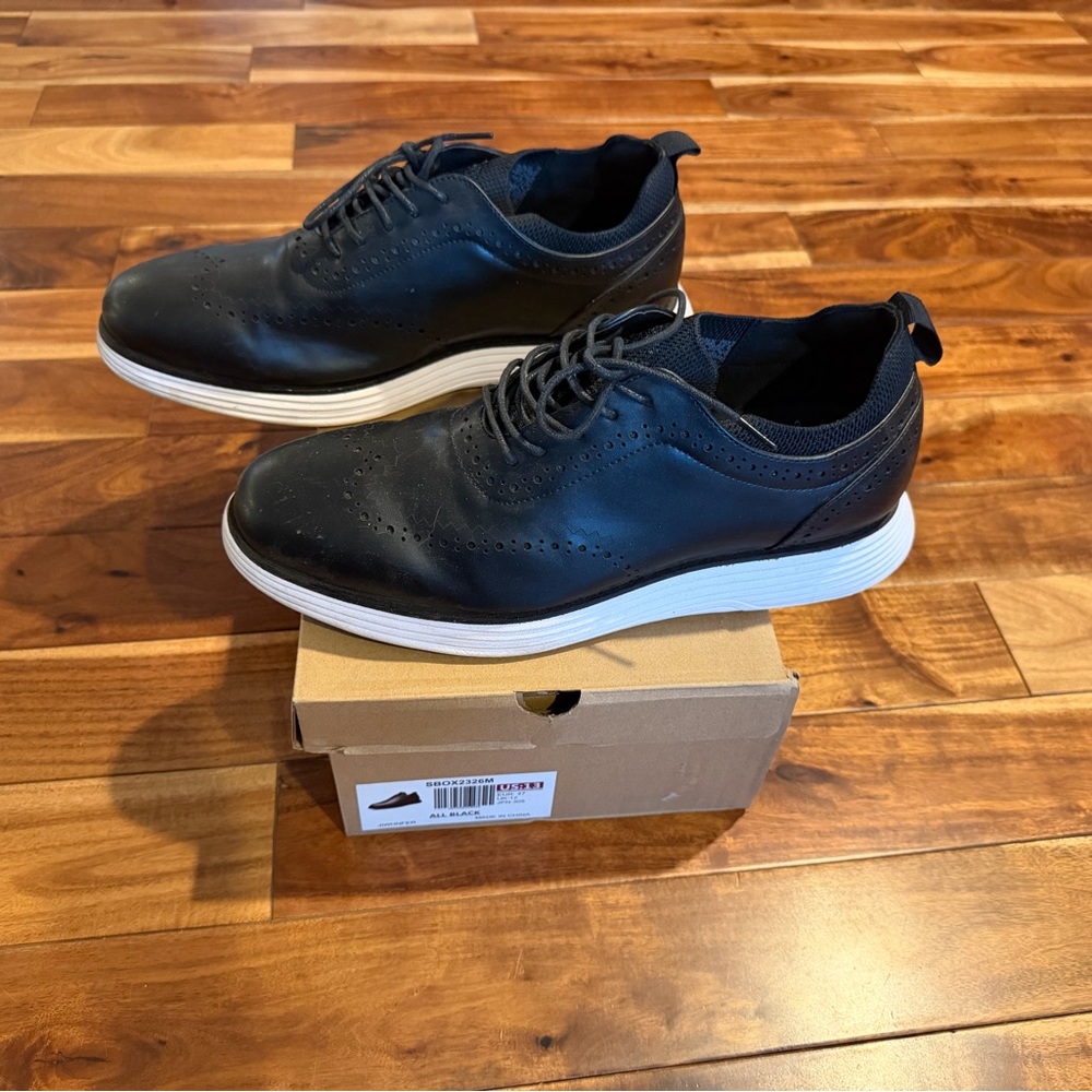 Bruno Marc Black Men's Dress Shoes. Soft sole size 12